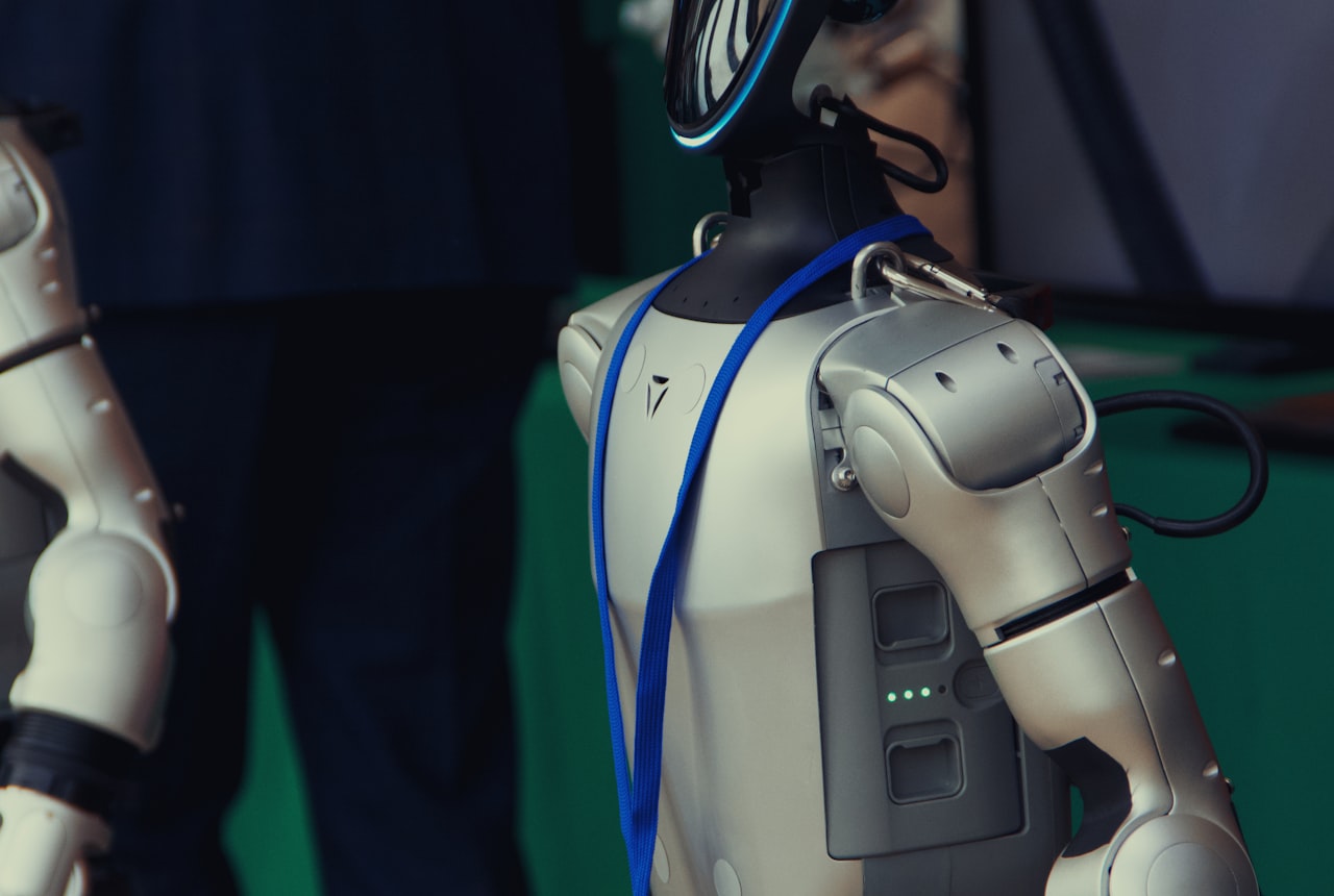 Robot AI hình người trong giải pháp tự động hóa thông minh